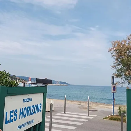 Avec Vue Mer, Climatisation Et Cuisine Equipee - - Fr-1-308-158 * Le Lavandou